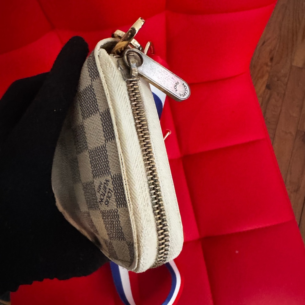 Louis Vuitton
Damier Azur zip large organizer converted
Crossbody pre-loved - Picture 6 of 17